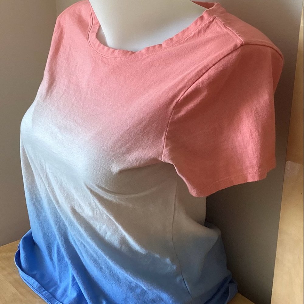 Old Navy EveryWear Tie Dye Blue/Pink/White Women Short Sleeve Shirt